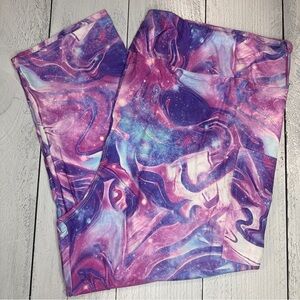 Liquid Marble Pink &‎ Purple Capri Leggings